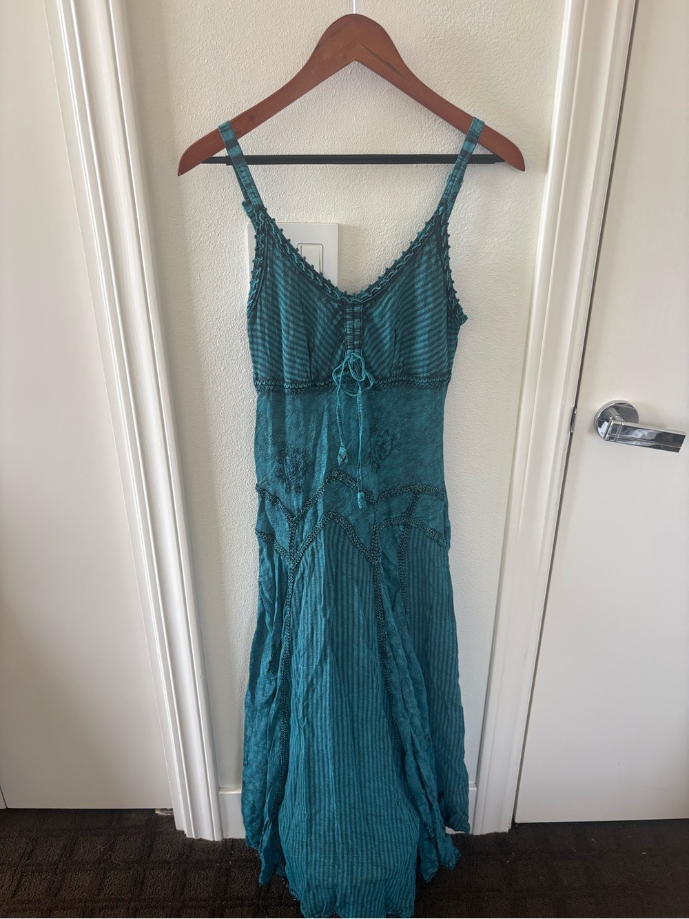 NWT Flower boho embroidered midi